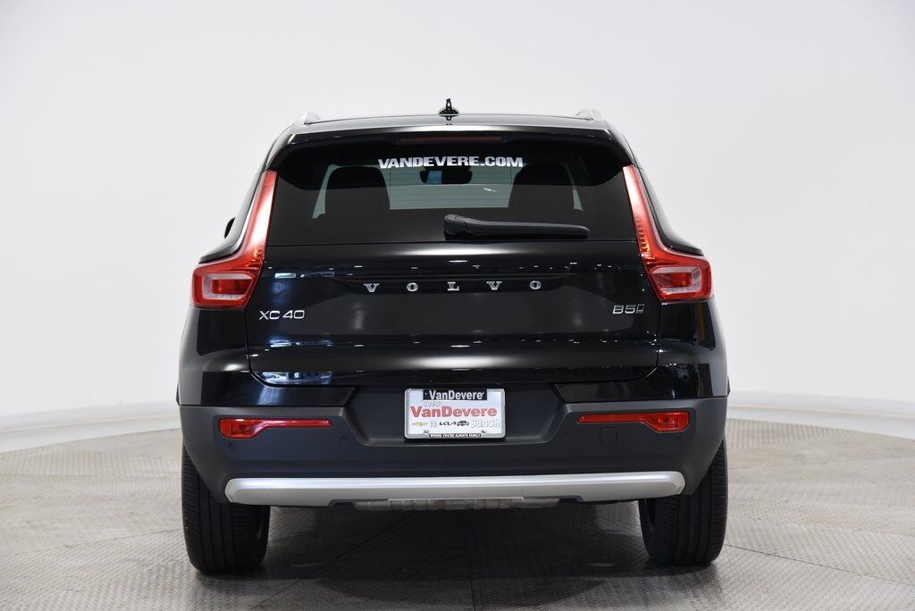 2023 Volvo XC40 B5 Core Akron