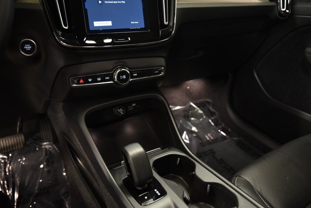 2023 Volvo XC40 B5 Core Akron