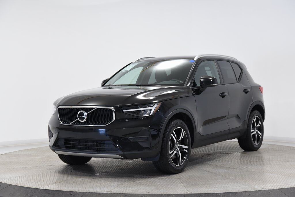 2023 Volvo XC40 B5 Core Akron