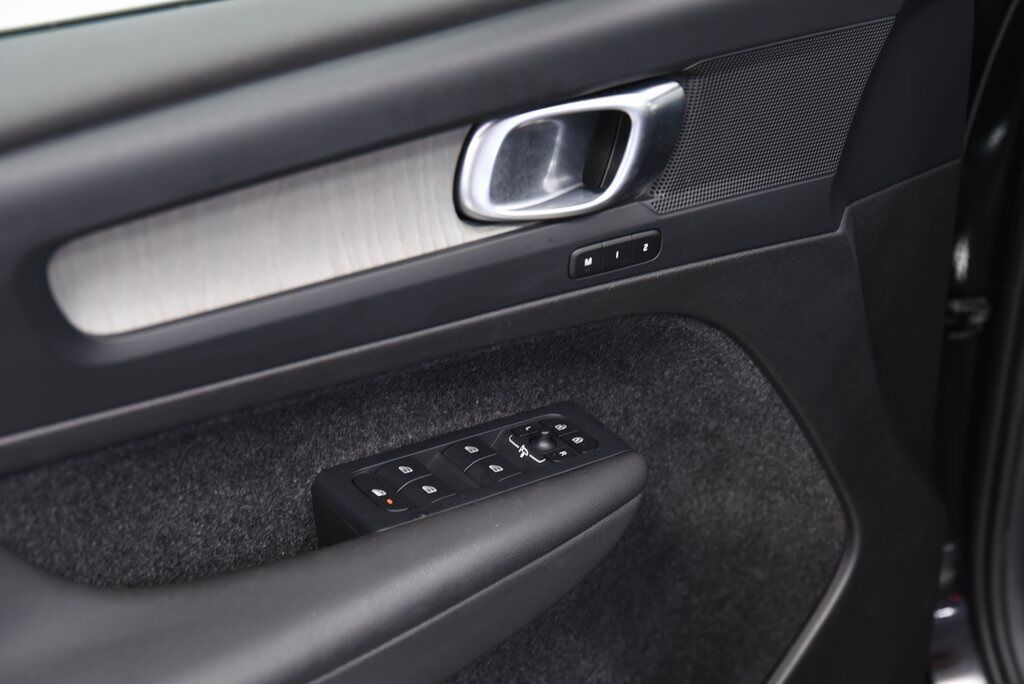 2023 Volvo XC40 B5 Core Akron