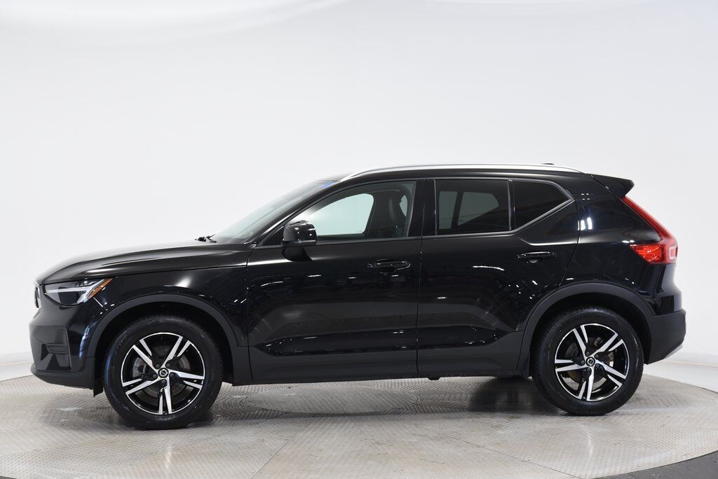 2023 Volvo XC40 B5 Core Akron