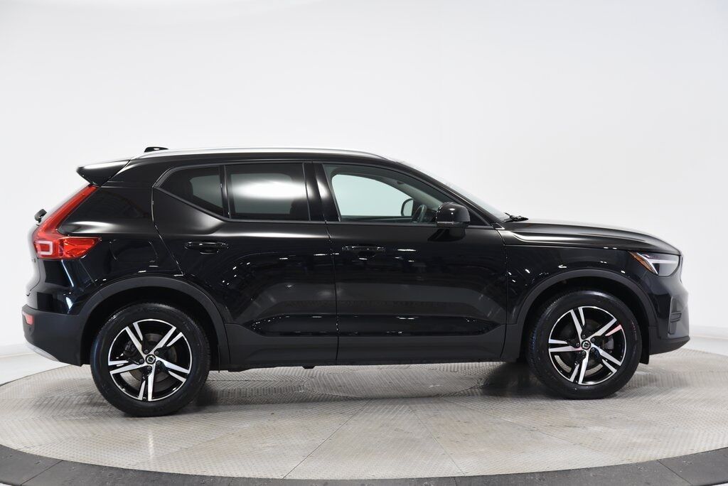 2023 Volvo XC40 B5 Core Akron