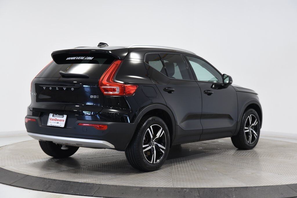 2023 Volvo XC40 B5 Core Akron