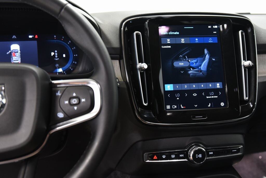 2023 Volvo XC40 B5 Core Akron