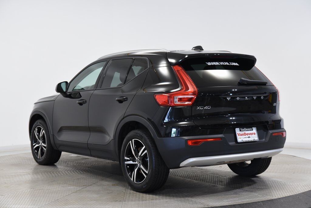 2023 Volvo XC40 B5 Core Akron