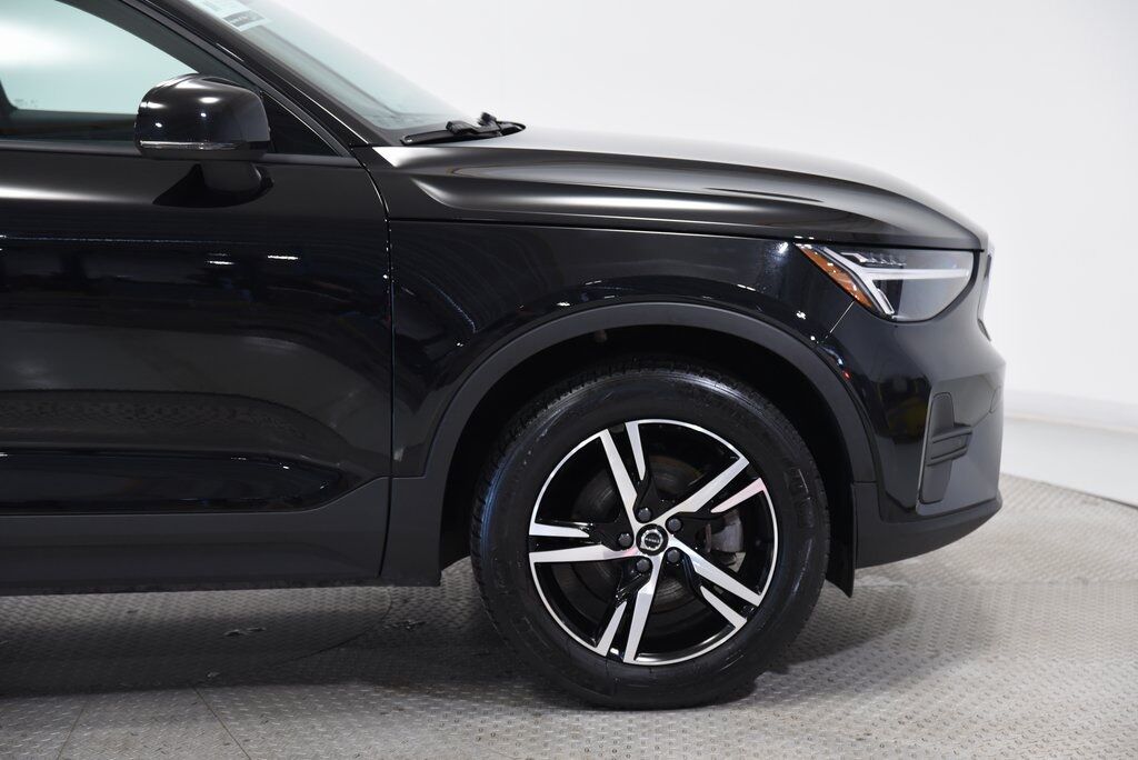 2023 Volvo XC40 B5 Core Akron
