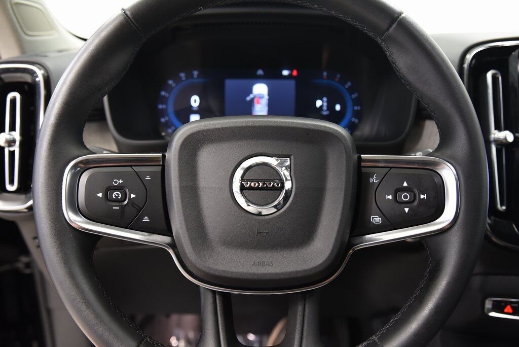 2023 Volvo XC40 B5 Core Akron