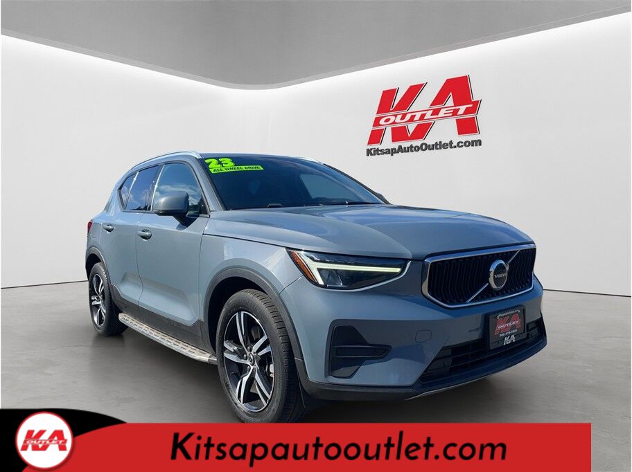 2023 Volvo XC40 B5 Core Sport Utility 4D