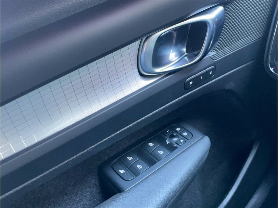 2023 Volvo XC40 B5 Core Sport Utility 4D Port Orchard WA