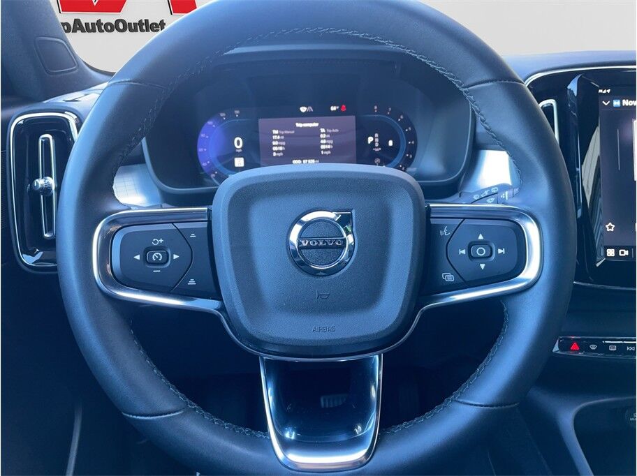 2023 Volvo XC40 B5 Core Sport Utility 4D Port Orchard WA