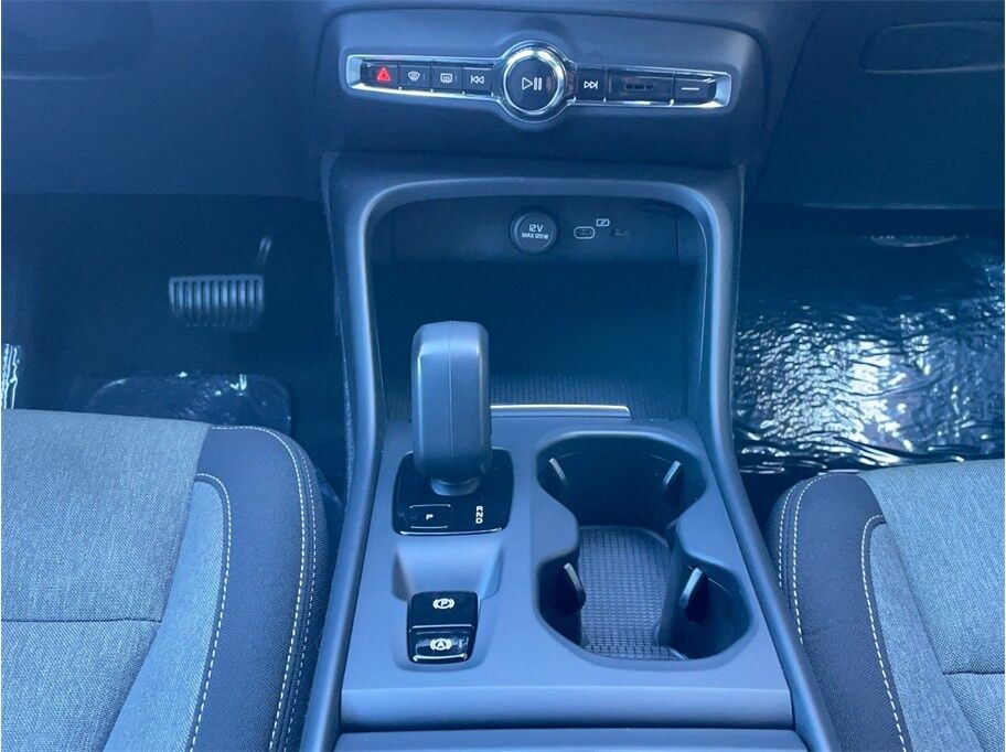 2023 Volvo XC40 B5 Core Sport Utility 4D Port Orchard WA