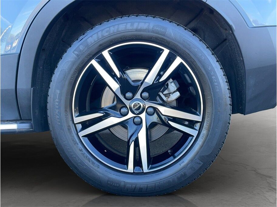 2023 Volvo XC40 B5 Core Sport Utility 4D Port Orchard WA