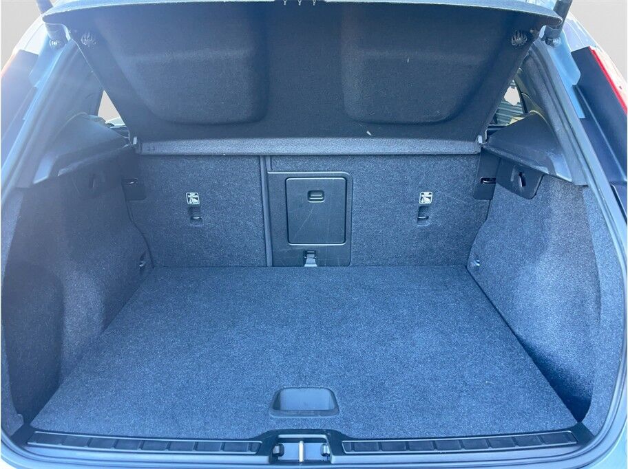 2023 Volvo XC40 B5 Core Sport Utility 4D Port Orchard WA