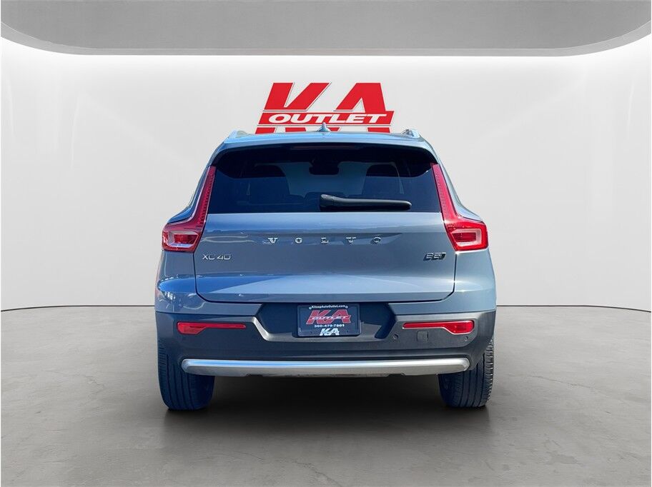 2023 Volvo XC40 B5 Core Sport Utility 4D Port Orchard WA