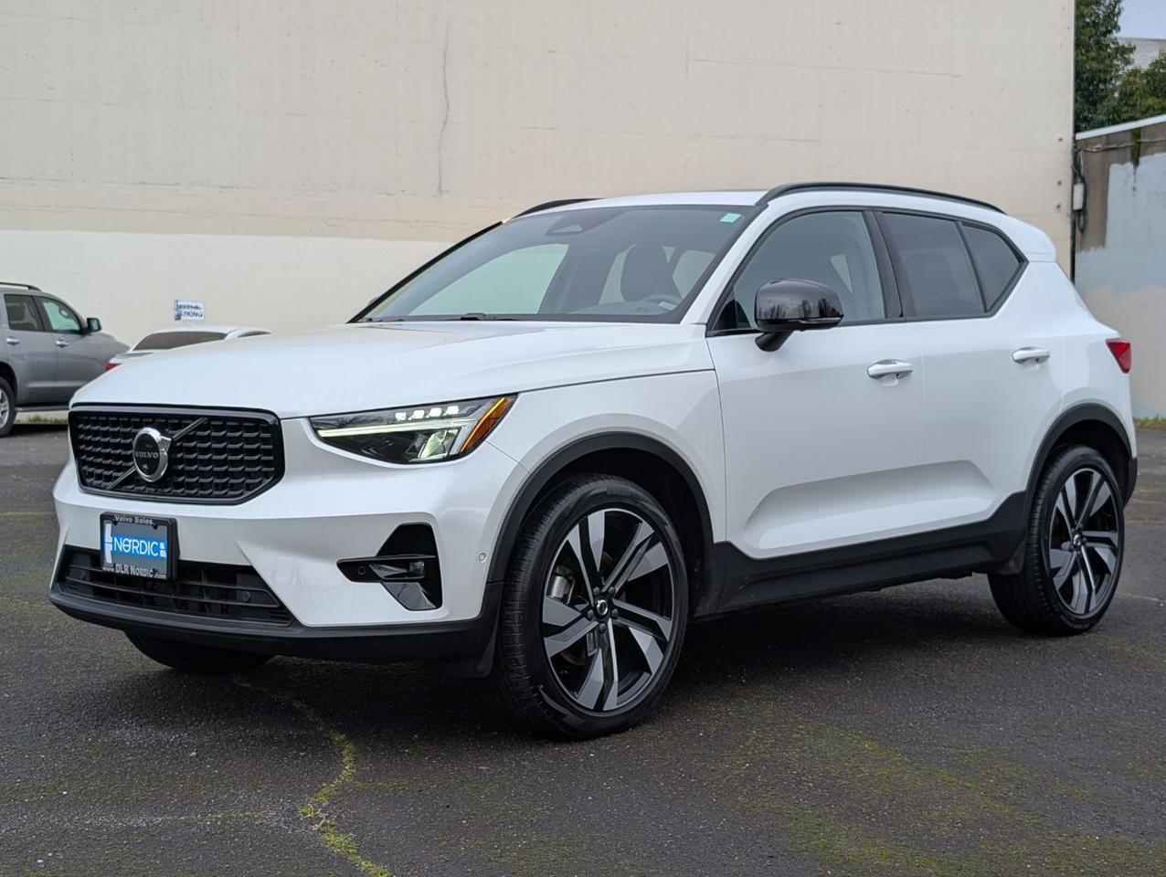2023 Volvo XC40 B5 Hybrid AWD ULTIMATE | HK Premium Audio, Pilot Assist, 360° Cam, 4 Heated Seats & Heated Wheel Portland OR