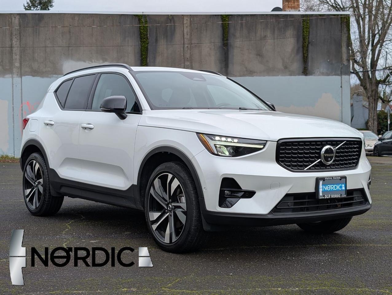 2023 Volvo XC40 B5 Hybrid AWD ULTIMATE | HK Premium Audio, Pilot Assist, 360° Cam, 4 Heated Seats & Heated Wheel