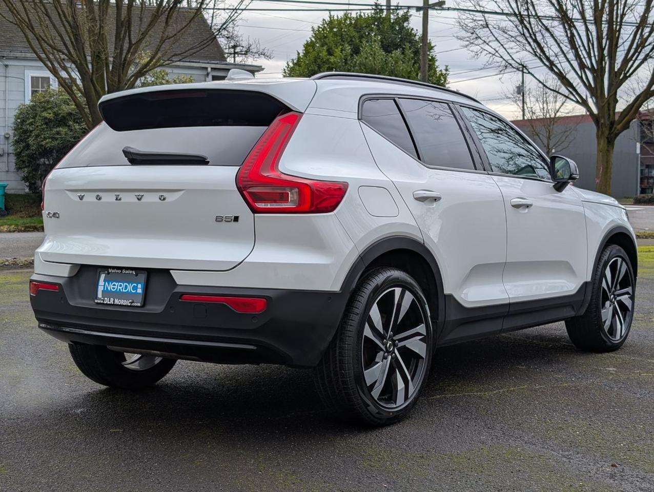2023 Volvo XC40 B5 Hybrid AWD ULTIMATE | HK Premium Audio, Pilot Assist, 360° Cam, 4 Heated Seats & Heated Wheel Portland OR