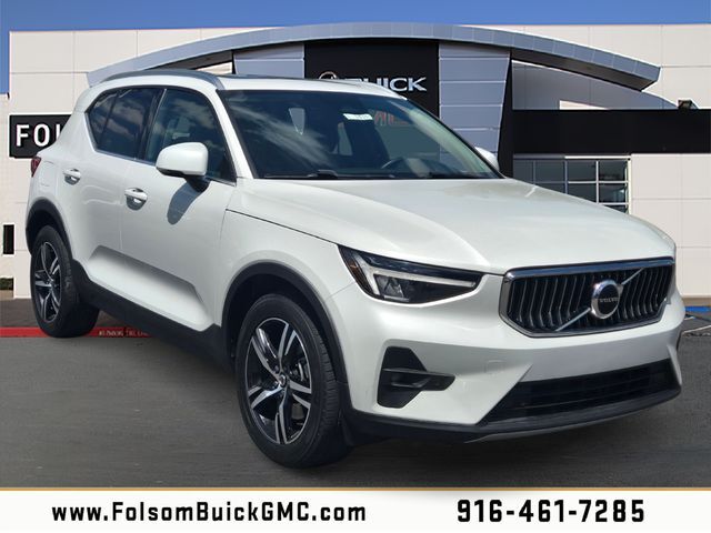 2023 Volvo XC40 B5 Plus Bright Theme