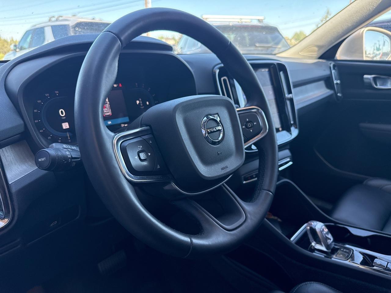 2023 Volvo XC40 B5 Plus Bright Theme Bend OR
