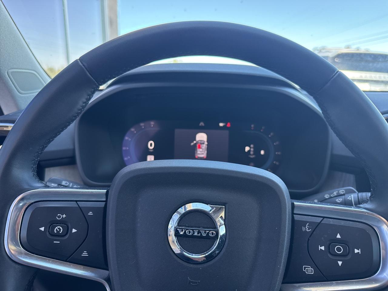 2023 Volvo XC40 B5 Plus Bright Theme Bend OR