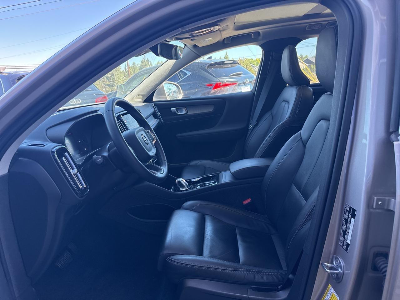 2023 Volvo XC40 B5 Plus Bright Theme Bend OR