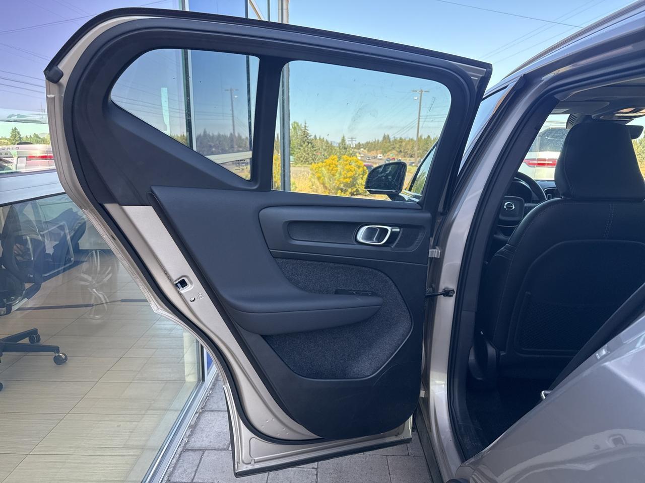 2023 Volvo XC40 B5 Plus Bright Theme Bend OR
