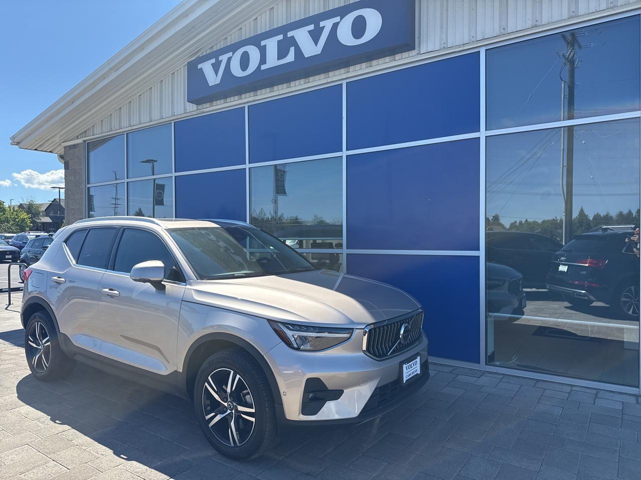 2023 Volvo XC40 B5 Plus Bright Theme Bend OR