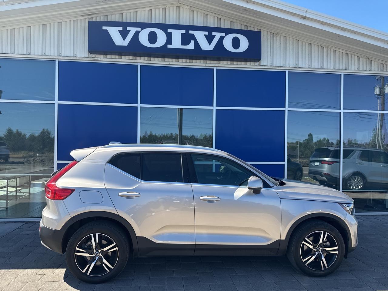 2023 Volvo XC40 B5 Plus Bright Theme Bend OR