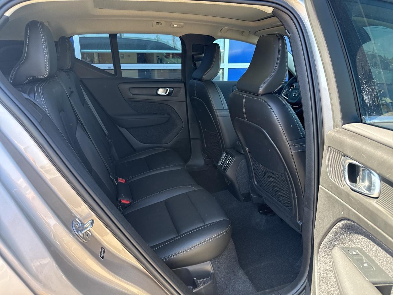 2023 Volvo XC40 B5 Plus Bright Theme Bend OR