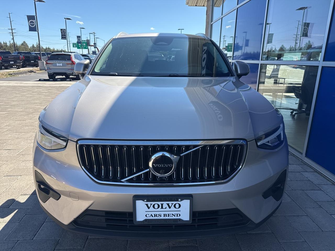 2023 Volvo XC40 B5 Plus Bright Theme Bend OR