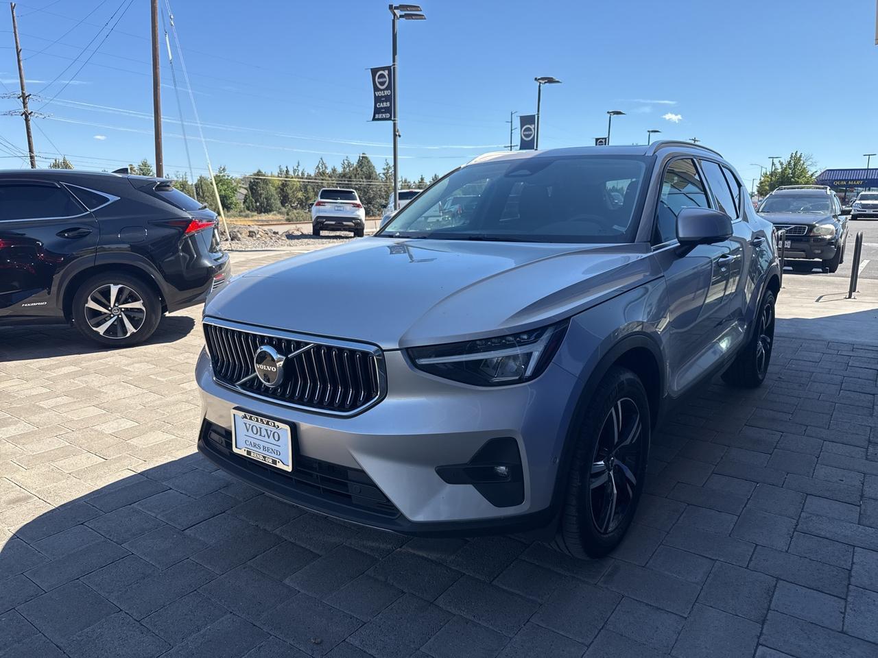 2023 Volvo XC40 B5 Plus Bright Theme Bend OR