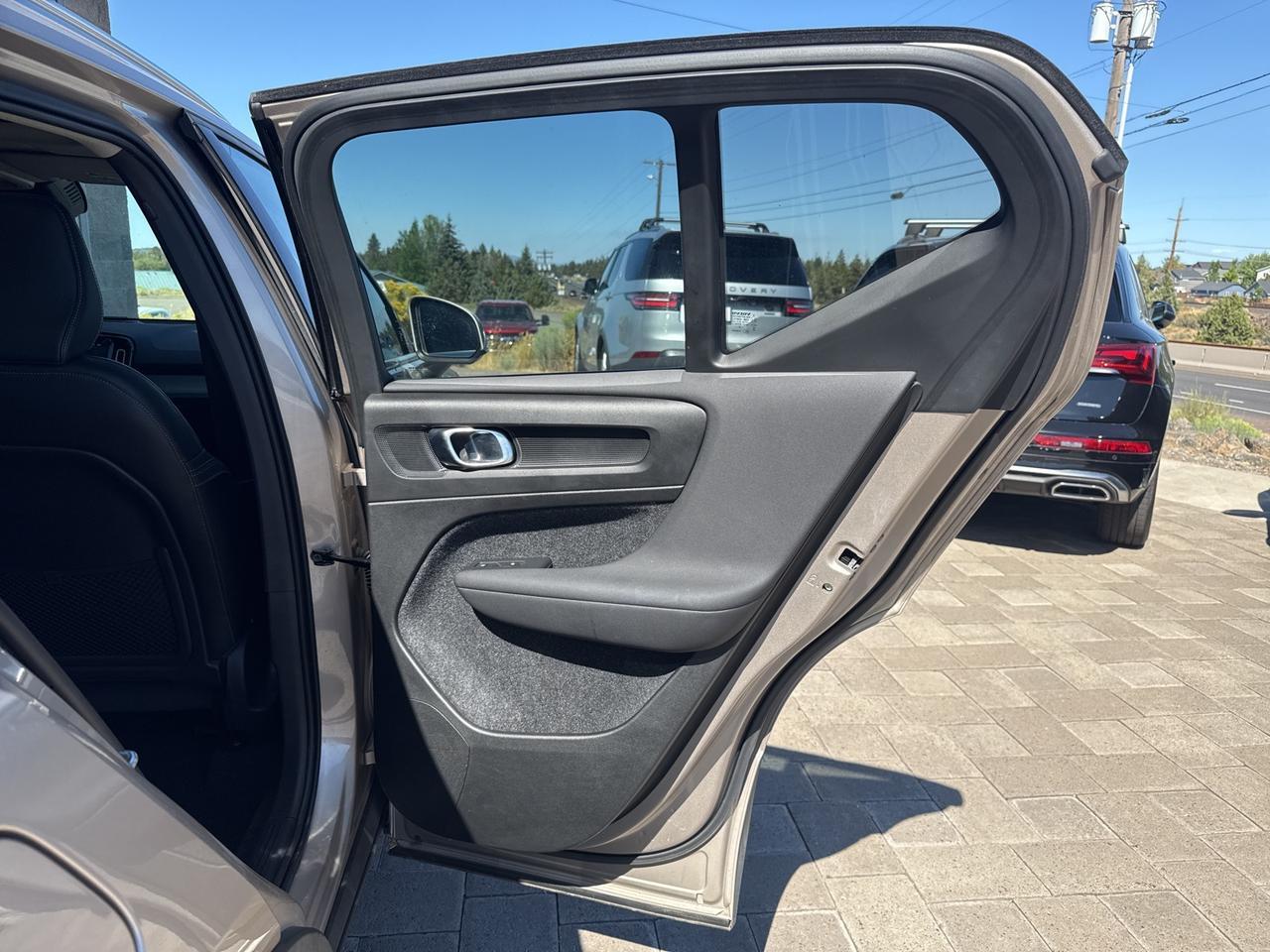 2023 Volvo XC40 B5 Plus Bright Theme Bend OR