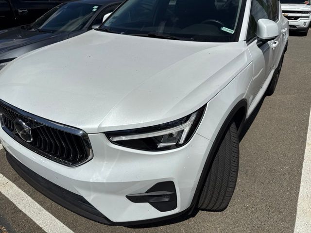 2023 Volvo XC40 B5 Plus Bright Theme