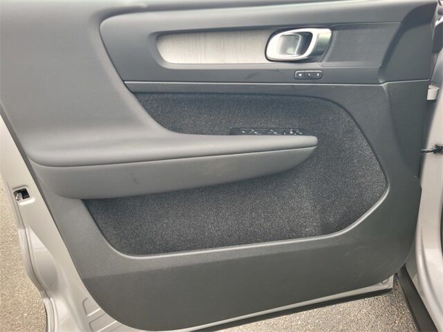 2023 Volvo XC40 B5 Plus Bright Theme Roseville CA