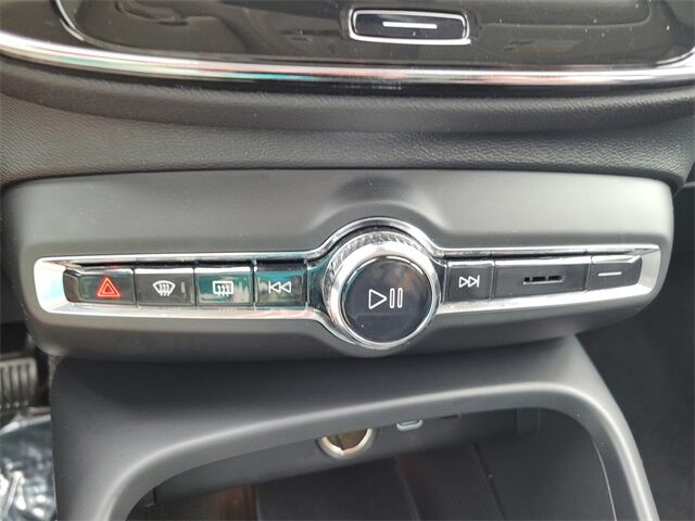 2023 Volvo XC40 B5 Plus Bright Theme Roseville CA