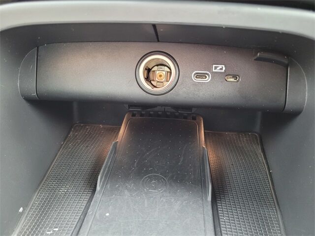 2023 Volvo XC40 B5 Plus Bright Theme Roseville CA