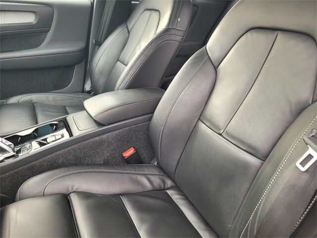 2023 Volvo XC40 B5 Plus Bright Theme Roseville CA