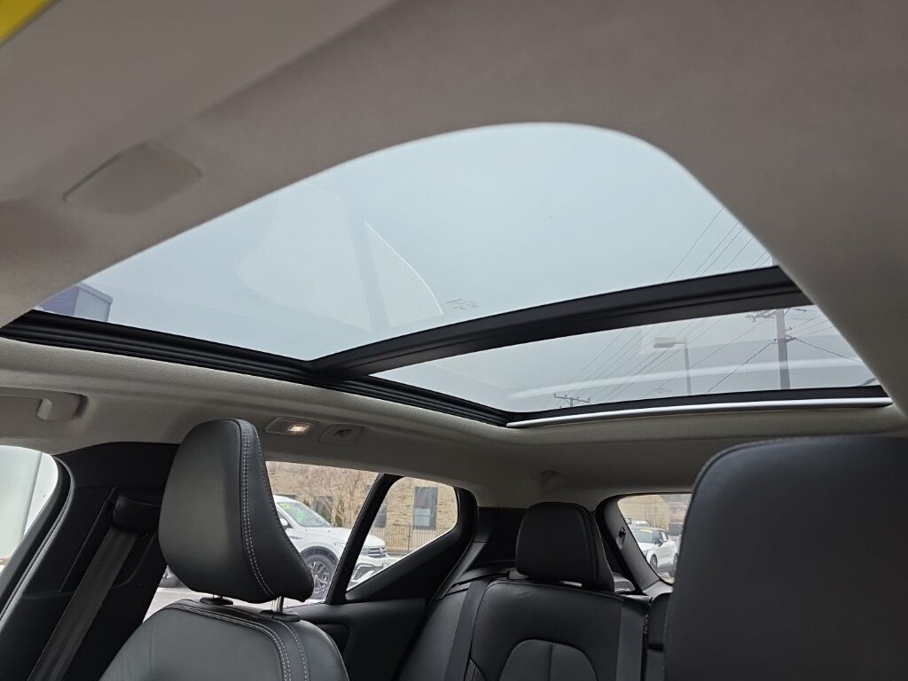 2023 Volvo XC40 B5 Plus Bright Theme Hunt Valley MD