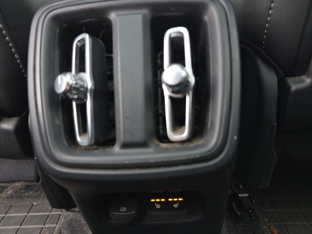 2023 Volvo XC40 B5 Plus Bright Theme Hunt Valley MD