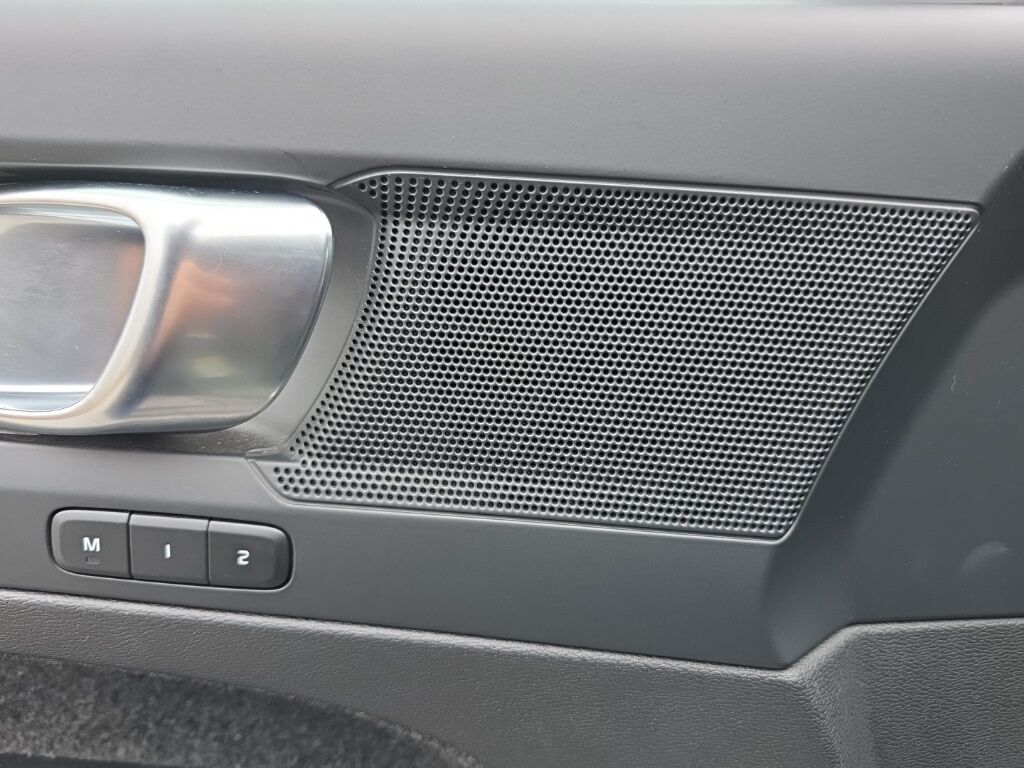 2023 Volvo XC40 B5 Plus Bright Theme Hunt Valley MD