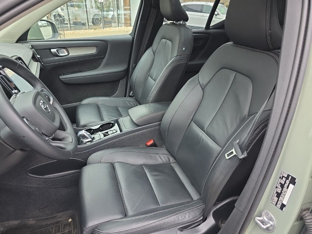 2023 Volvo XC40 B5 Plus Bright Theme Hunt Valley MD