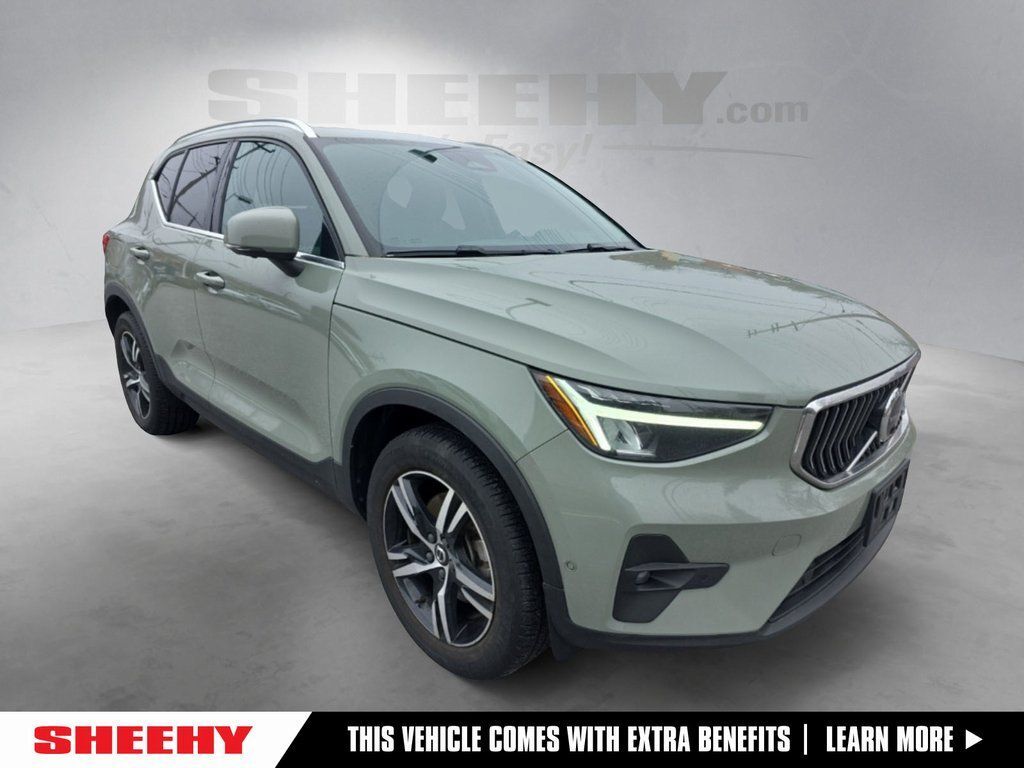 2023 Volvo XC40 B5 Plus Bright Theme