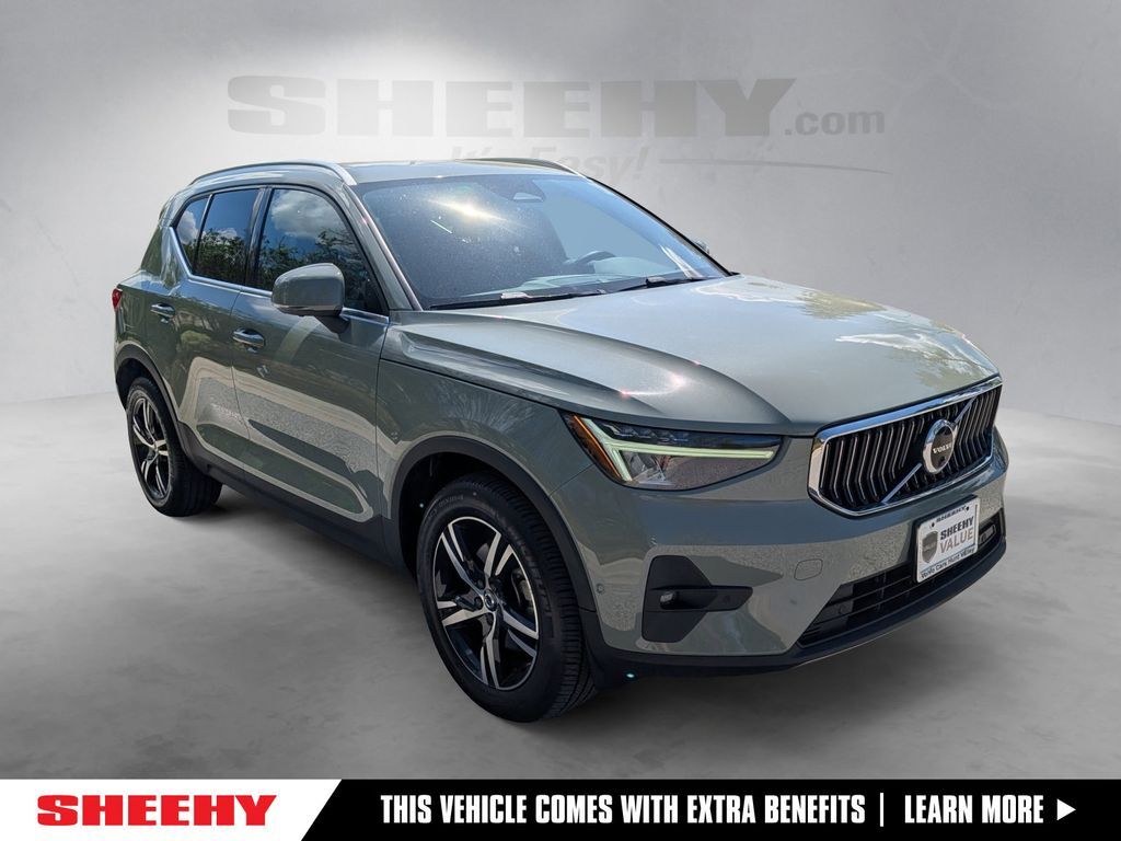 2023 Volvo XC40 B5 Plus Bright Theme