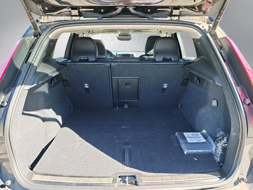 2023 Volvo XC40 B5 Plus Bright Theme Hunt Valley MD