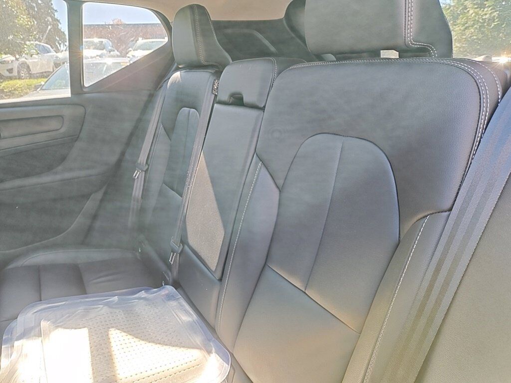 2023 Volvo XC40 B5 Plus Bright Theme Hunt Valley MD
