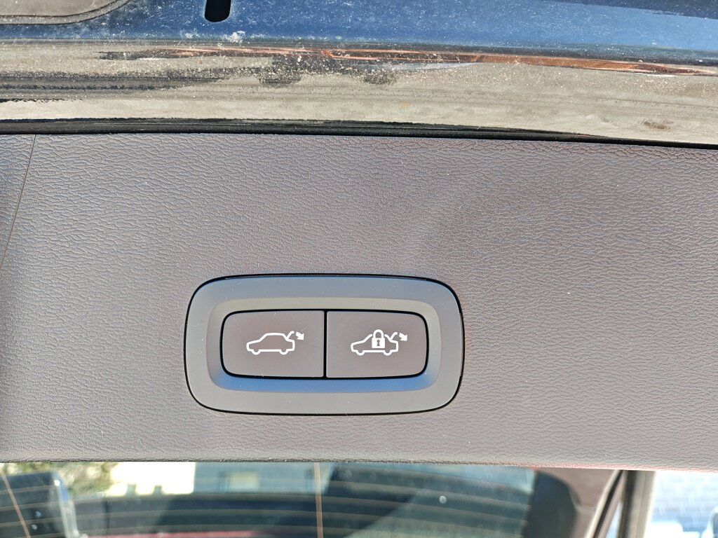 2023 Volvo XC40 B5 Plus Bright Theme Hunt Valley MD