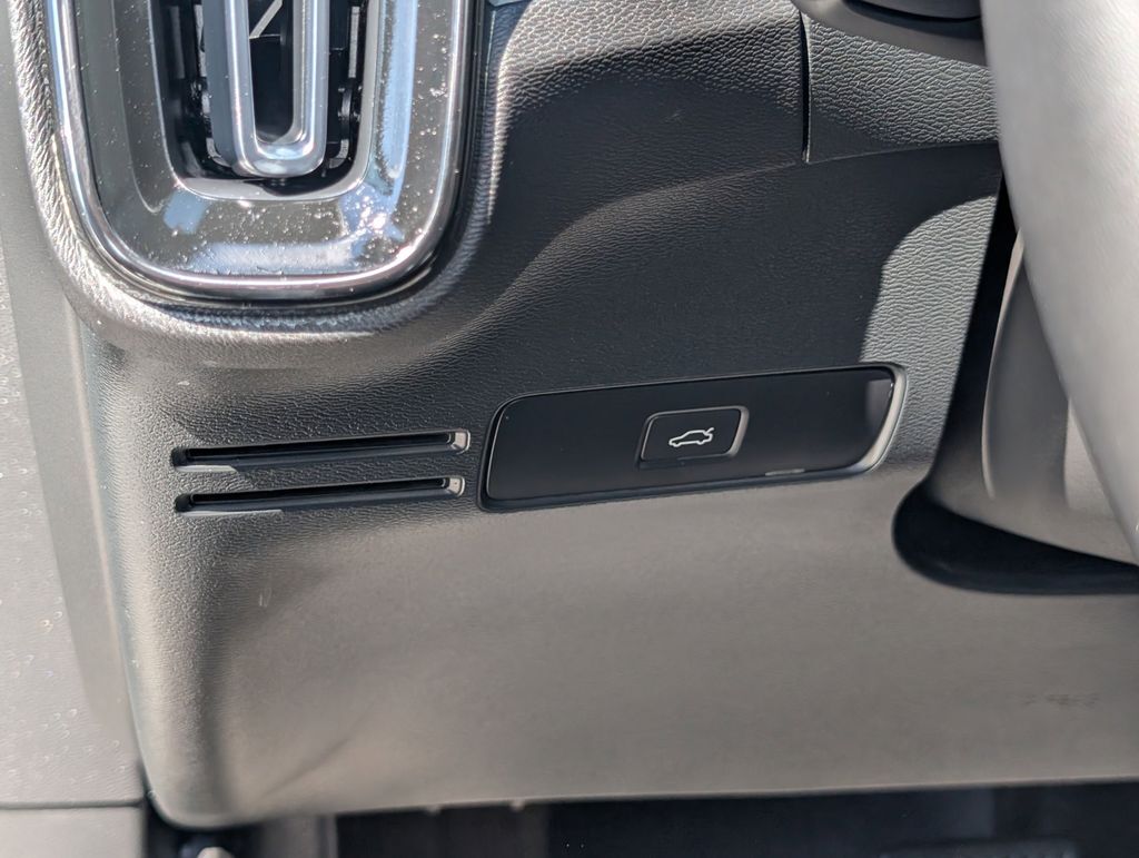 2023 Volvo XC40 B5 Plus Bright Theme Hunt Valley MD