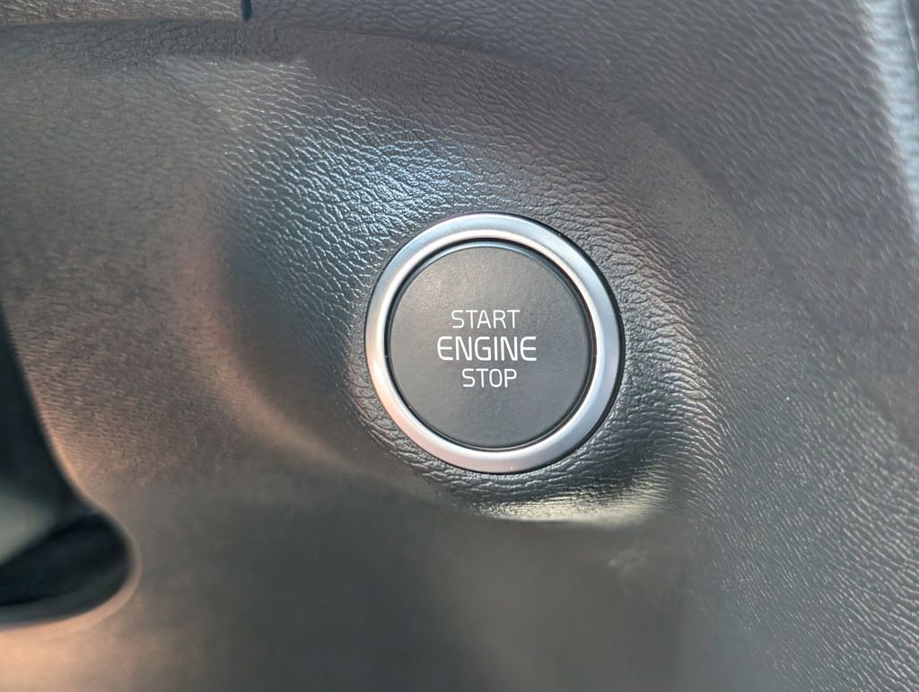 2023 Volvo XC40 B5 Plus Bright Theme Hunt Valley MD