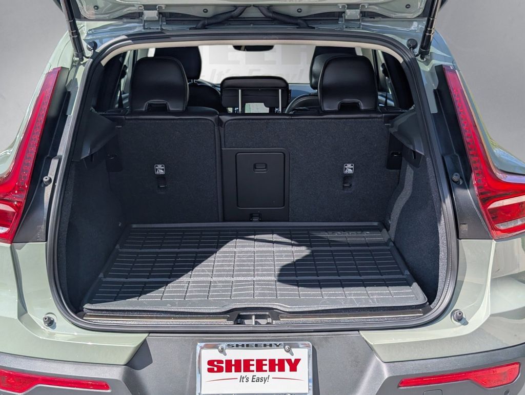 2023 Volvo XC40 B5 Plus Bright Theme Hunt Valley MD