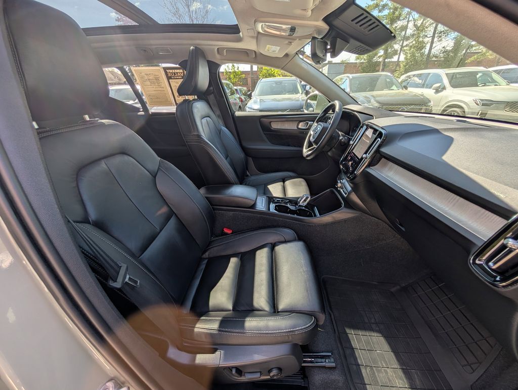 2023 Volvo XC40 B5 Plus Bright Theme Hunt Valley MD